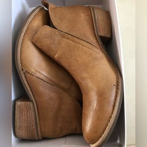 Matisse Ankle Boot. Tan.